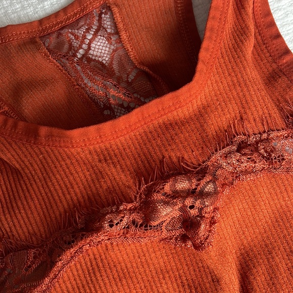 High neck cropped tank top - Picture 3 of 5